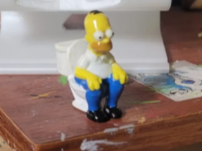 Homero en el baño