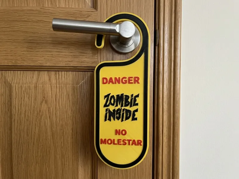 Zombie Inside – Colgador de Puerta