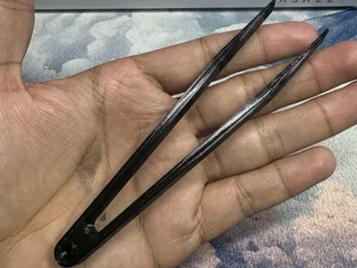 Flat tweezers