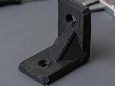 Angle bracket for floating shelves