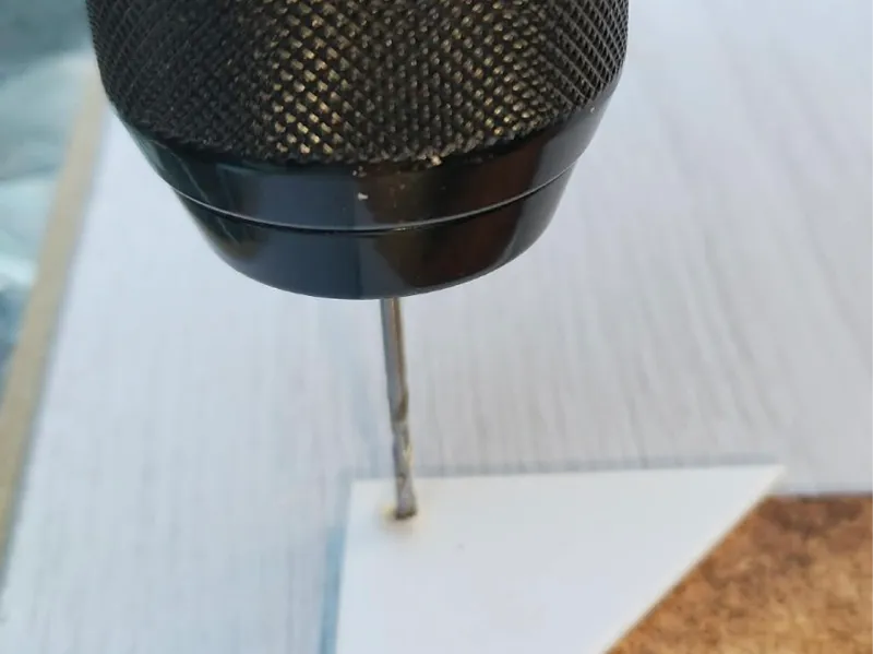 hole puncher Corner