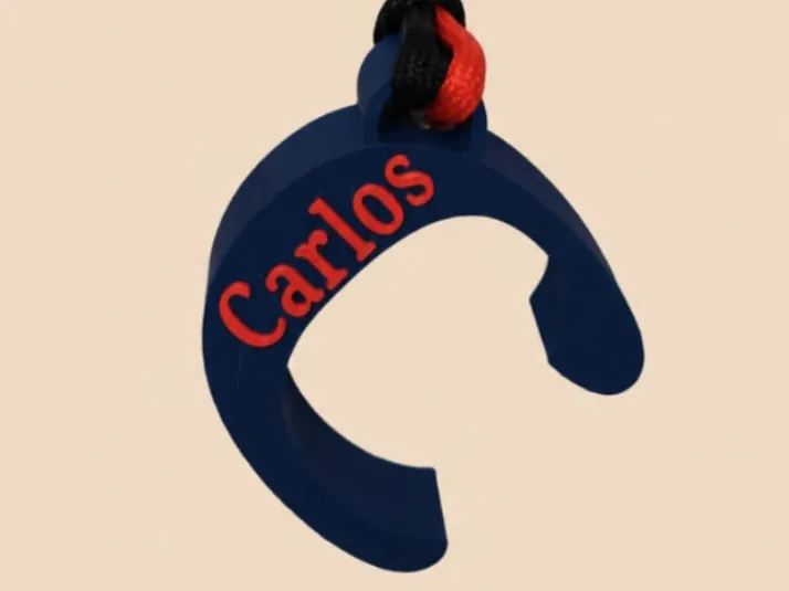 llavero  letra C con nombre carlos