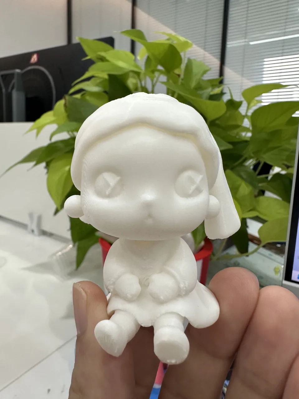 戴珍珠耳环的少女潮玩摆件手办 view 2
