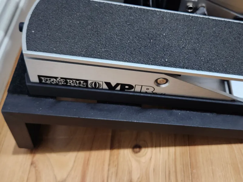 Ernie Ball VPJR Volume / Expression Pedal Holder