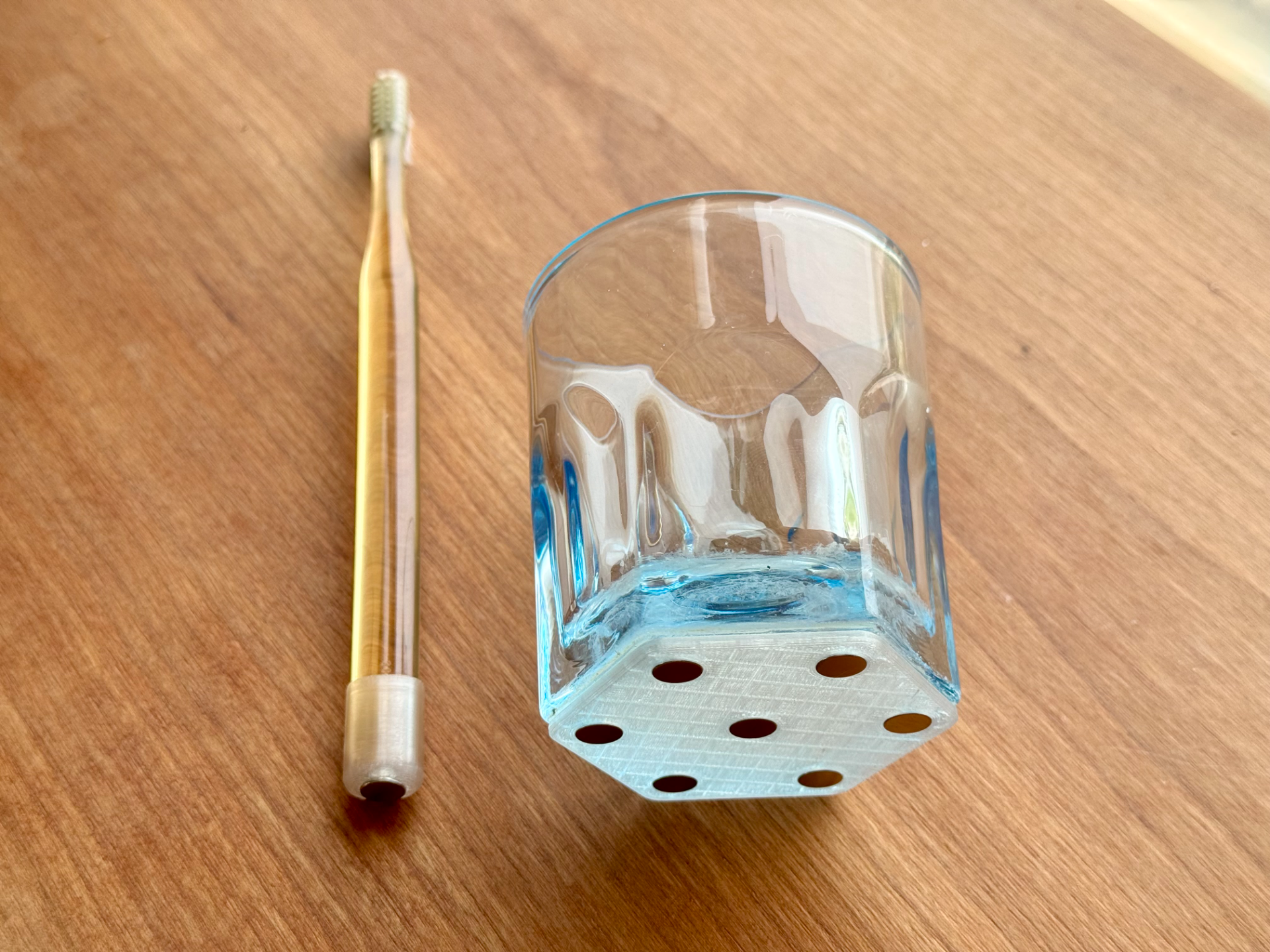 磁吸倒挂牙刷收纳 倒挂刷牙杯 IKEA POKAL 宜家博克尔杯子 MUJI无印良品极细软毛牙刷