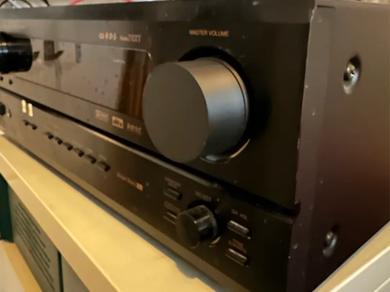 Deon AVR-1800 - Lautstärkeregler