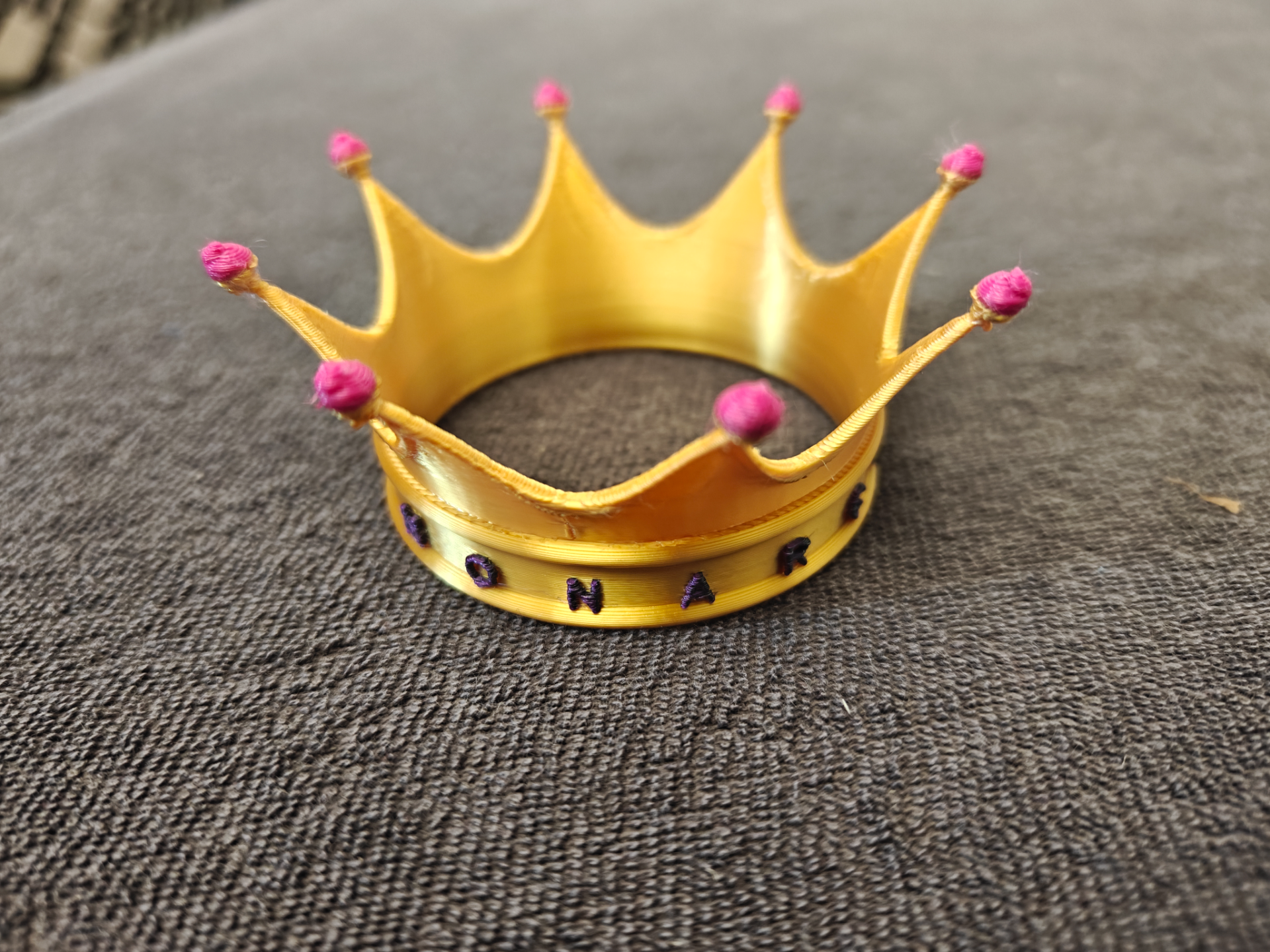 MTG Monarch Crown Token — 3-colour heraldic crown