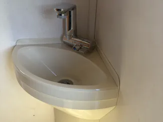 Wohnwagen Eckwaschbecken (mit Abdeckung)