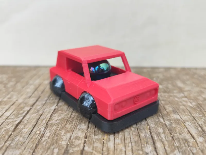 Coche de derrapes con canicas