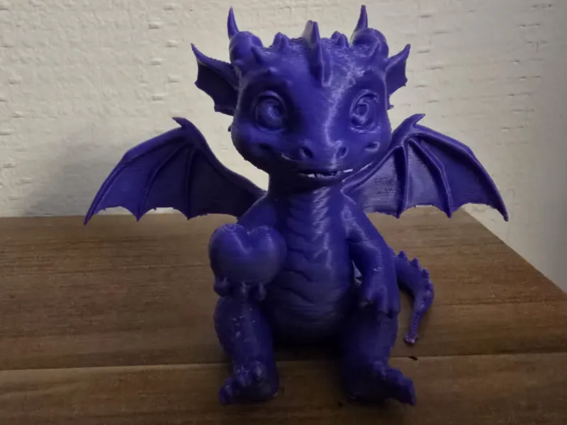 Kleiner Drache mit Herz