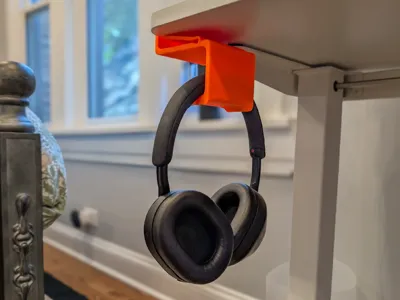 Self-Adjusting Headphone Desk Mount
