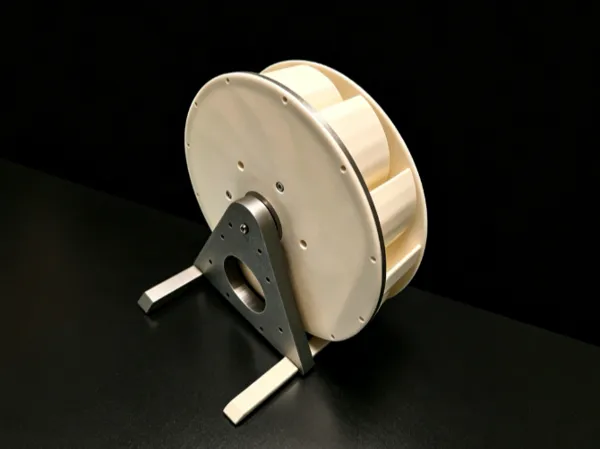 Roue à aube pour ruisseau