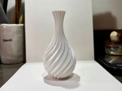 swirly vase