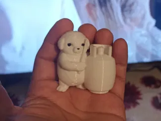 Perrito con tanque de gas
