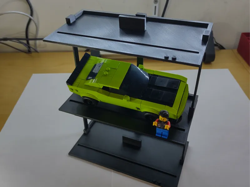 Expandable modular speed champions display stand.