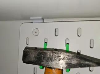 IKEA Skadis - Halter an IKEA Pax Boden