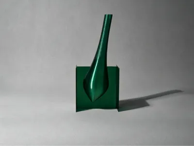Vase - Floating Jade Drop