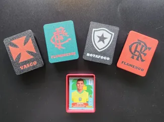 CAIXINHA DE FIGURINHAS - SLIM - TIMES CARIOCAS