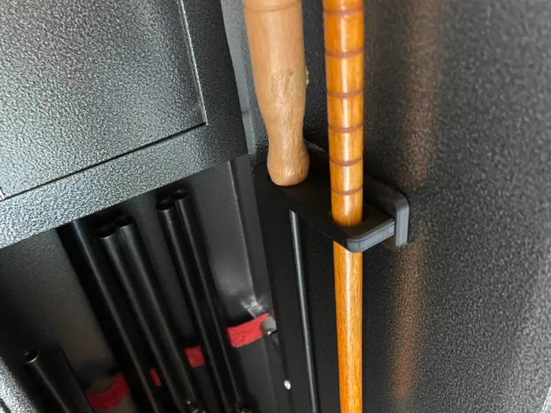 Holder f. gun and rifle cleaning rod