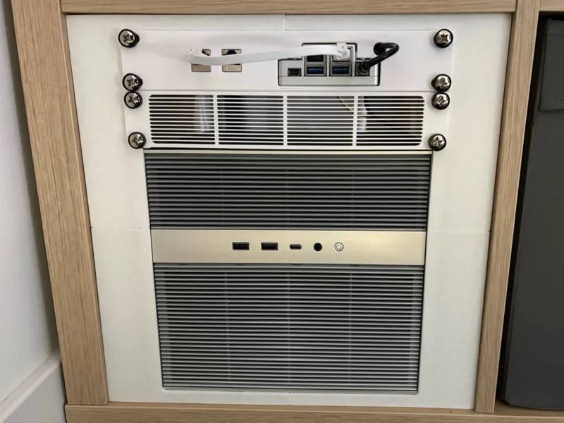 Ikea Kallax 10 inch 2u rack + ZimaCube 2