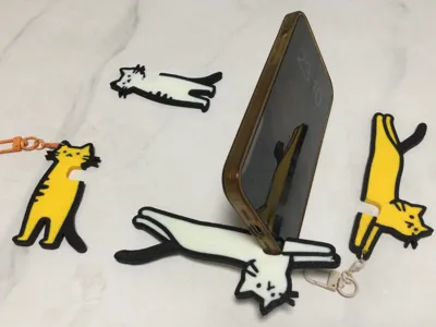 Kitten Phone Stand, Binge-watching Gadget, Portable Charm
