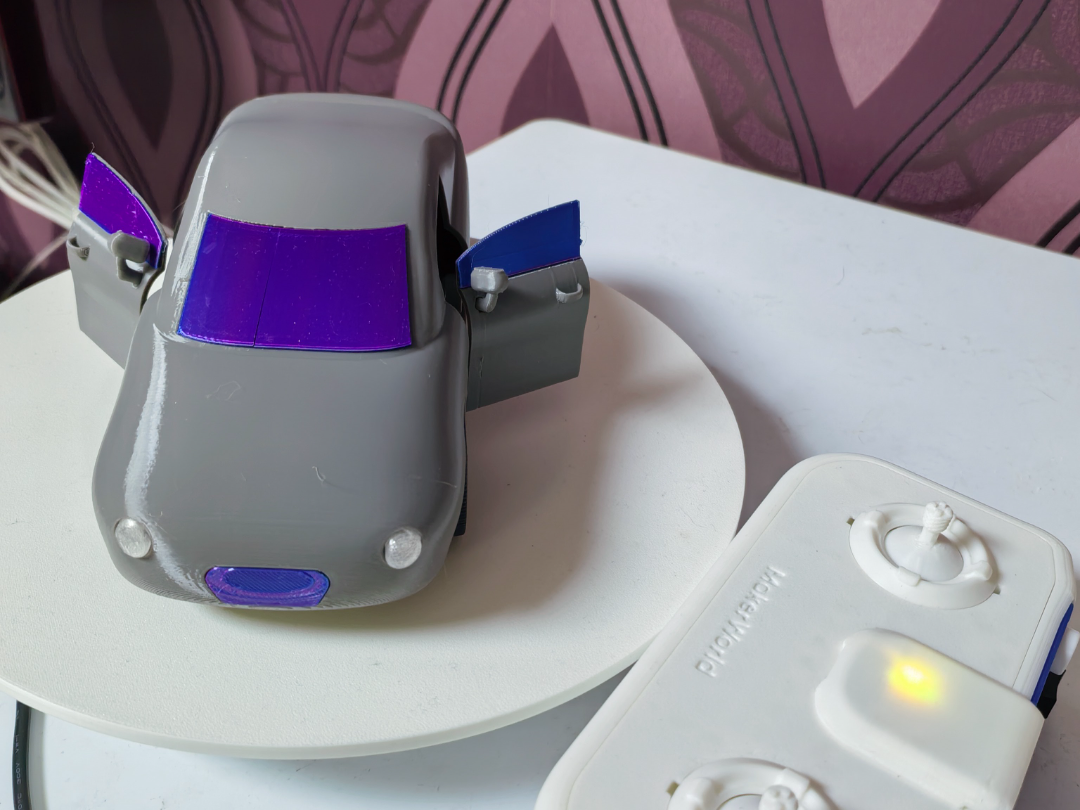 轿跑_闪电_遥控小车，Cyberbrike遥控i小车，车门可开合，带灯光，1：24减速机