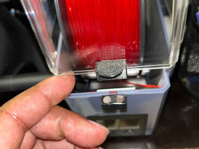 Filamen Dryer magnetic seal