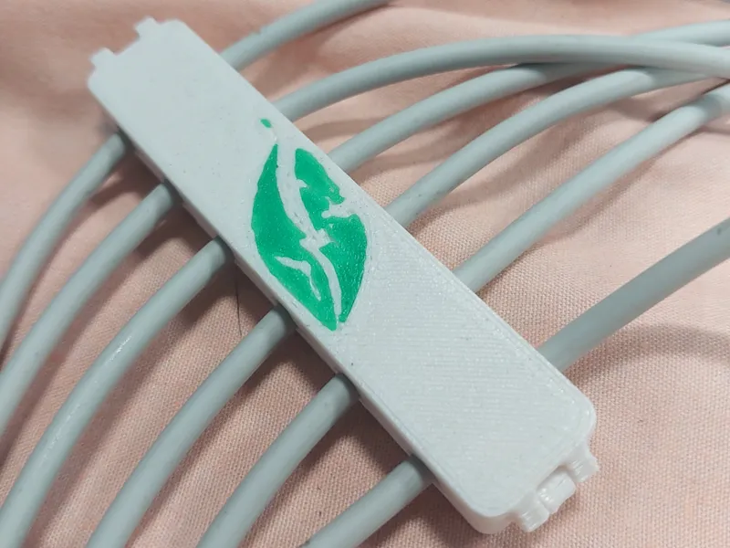 ECG cable detangler