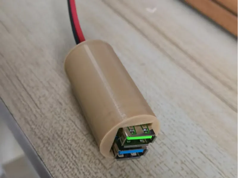 简单的车载充电器电路板外壳