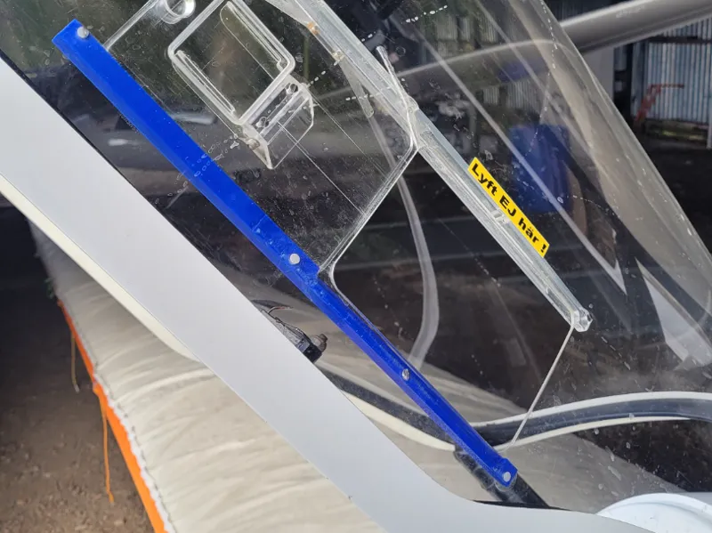 Canopy guide rail