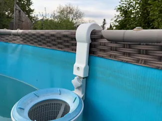 Skimmer pool holder