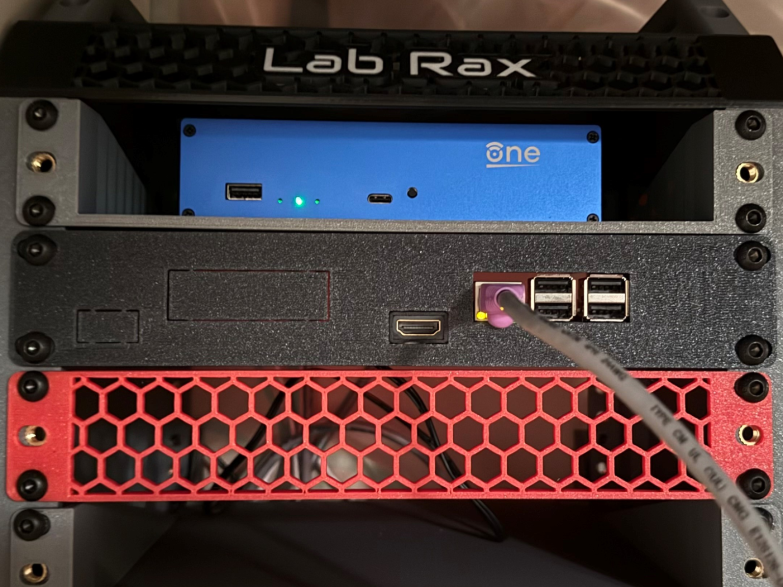 Raspberry Pi 2B/3B/4B/5B 10-inch Rack Mount w/HDMI