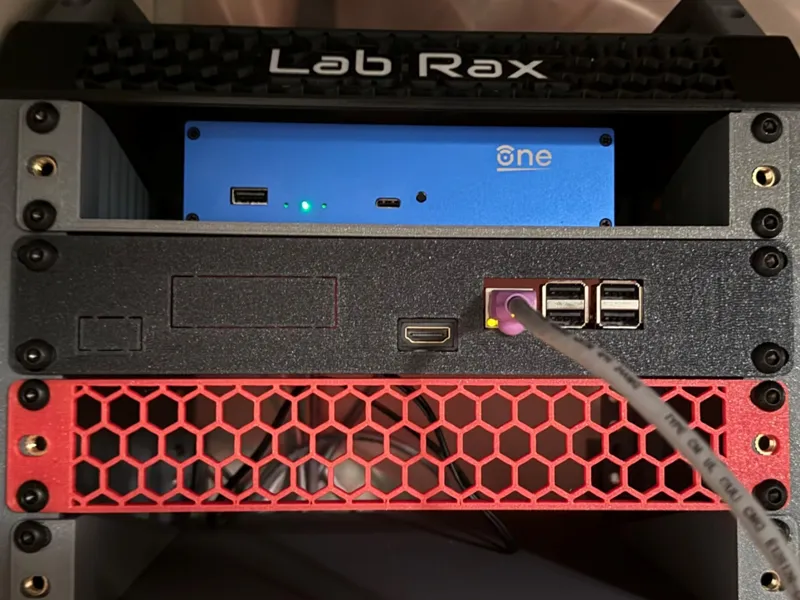 Raspberry Pi 2B/3B/4B/5B 10-inch Rack Mount w/HDMI