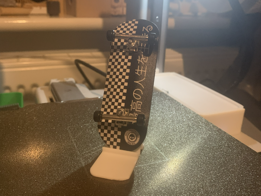 Fingerboard/Tech deck displayer stand v2