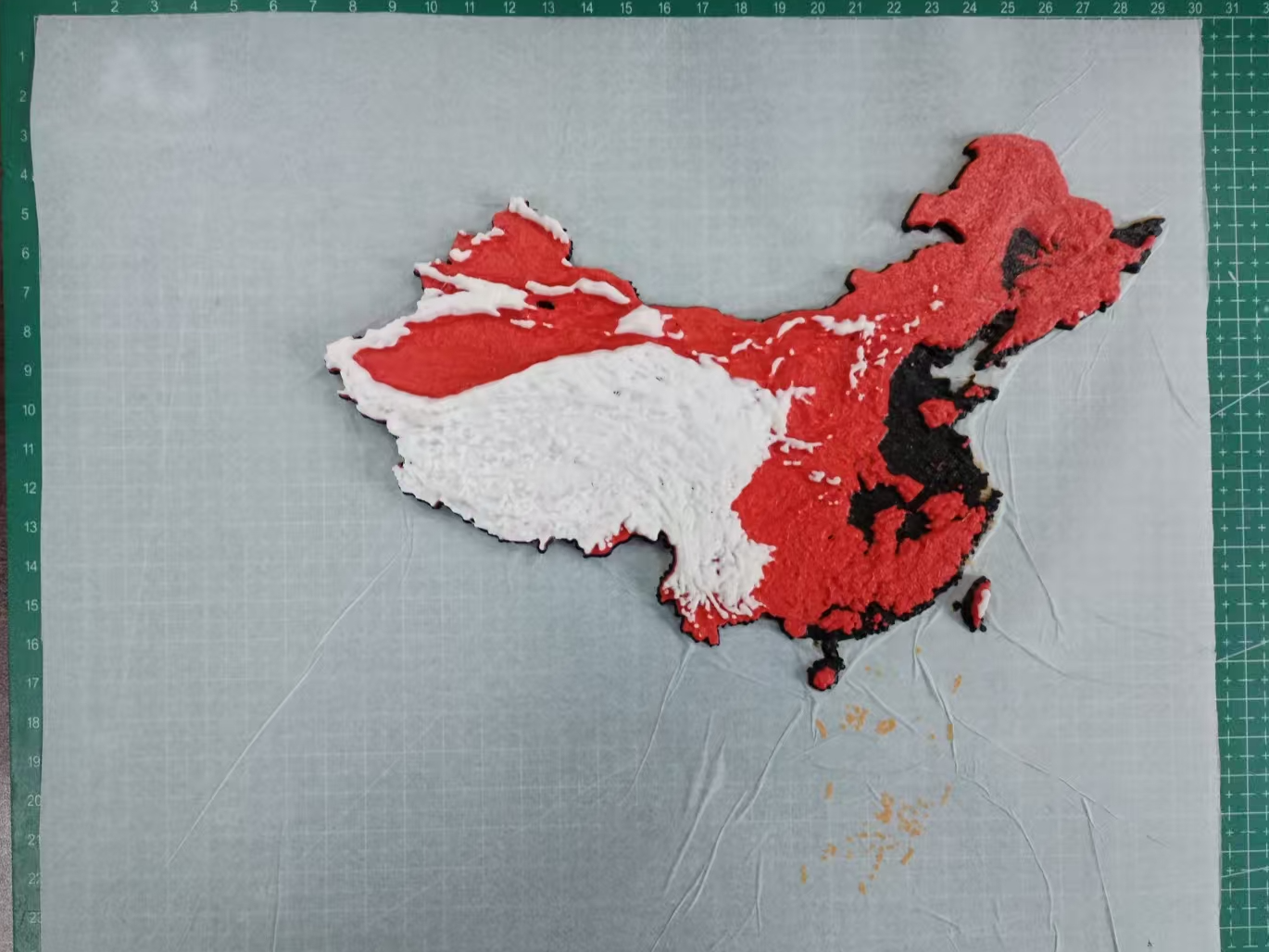 三级阶梯分层设色中国地形图（真实测绘数据标准国境线等距圆柱投影）