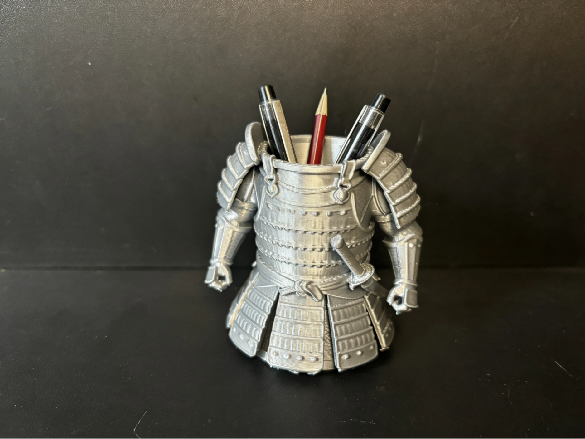 武士甲胄造型笔筒