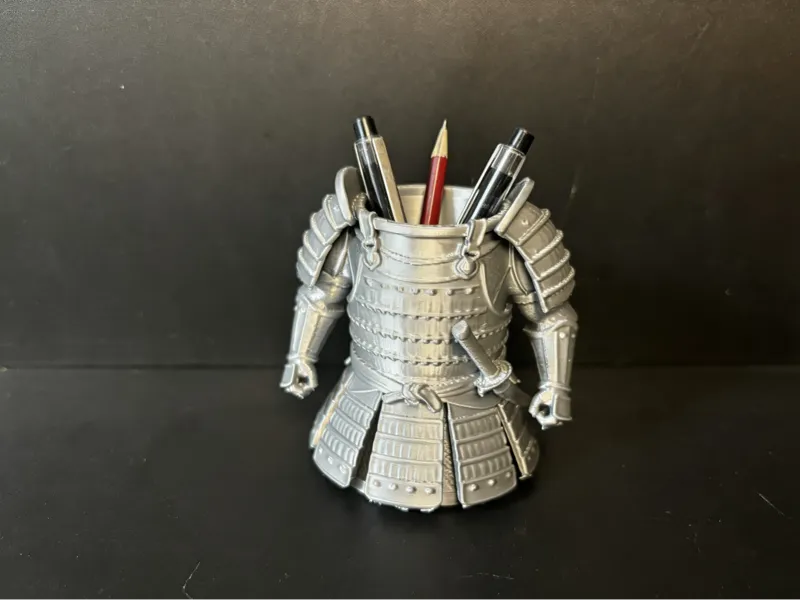 武士甲胄造型笔筒