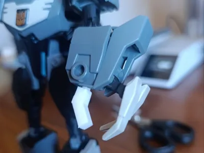 TRASNFORMERS ANIMATED SHOCKWAVE HANDS (NO DETAILS)