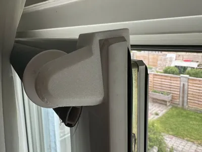Roller blind holder to clip onto the window