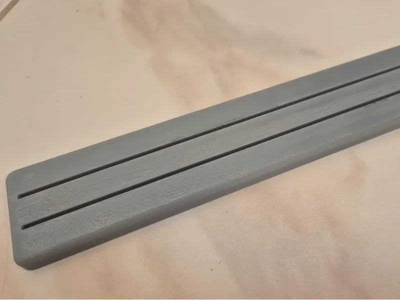 H0 scale model train display plate