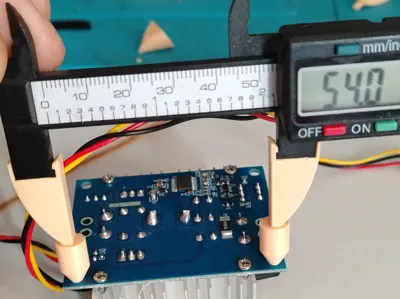 center-to-center measuring device