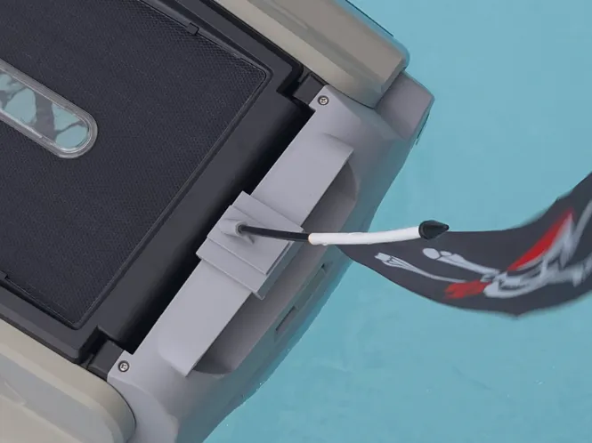 Betta SE Plus Pool Skimmer Flag Mount