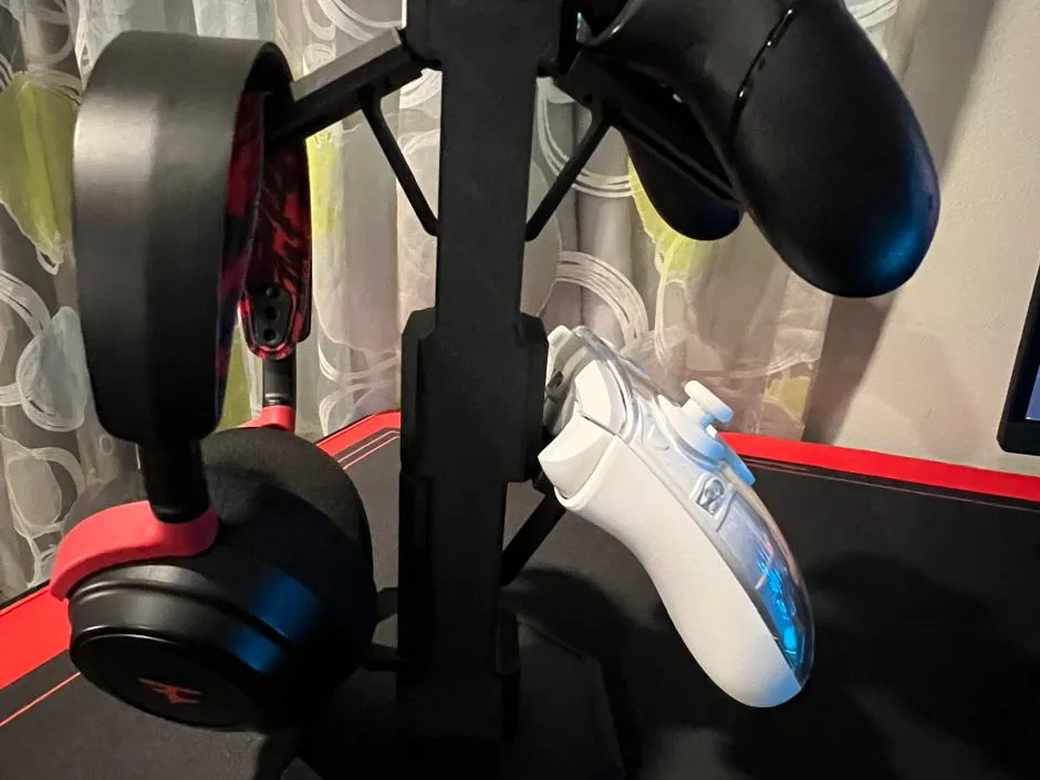 Controller and Headset Holder - Free 3D Print Model - MakerWorld