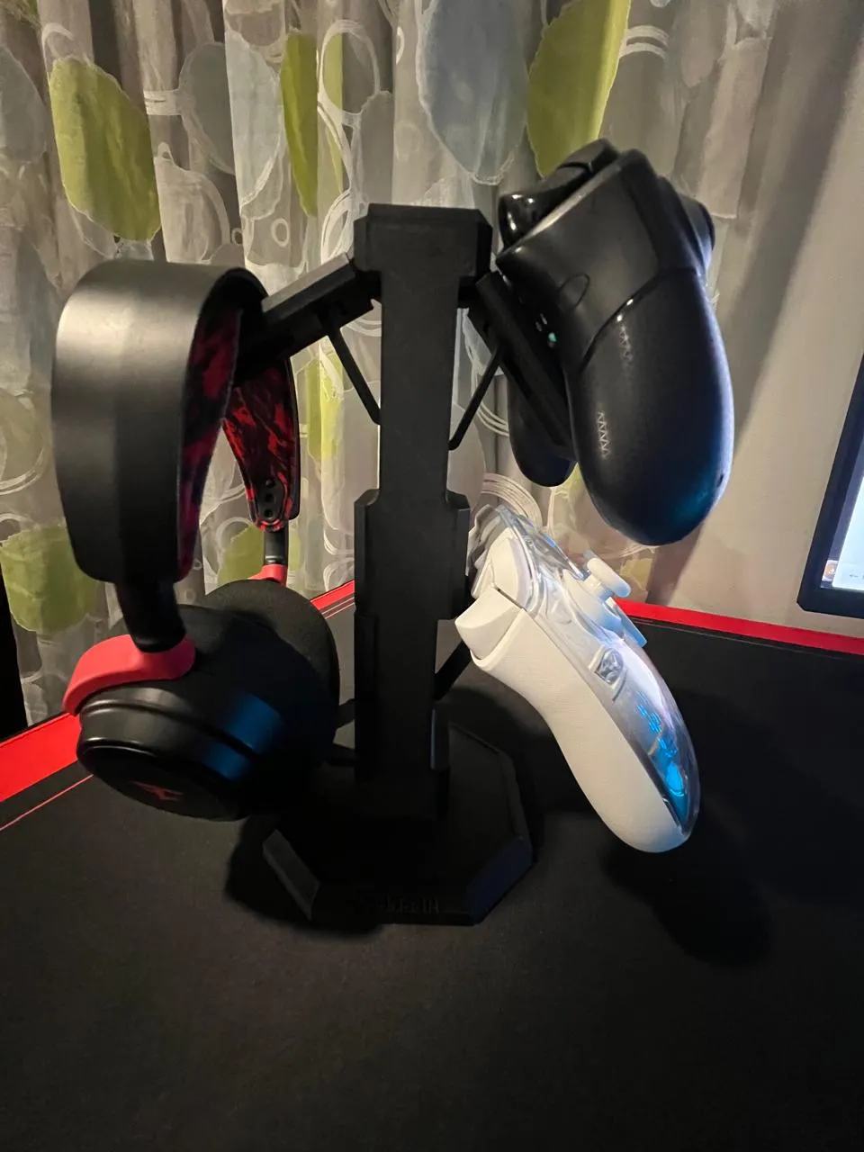 Controller and Headset Holder - Free 3D Print Model - MakerWorld