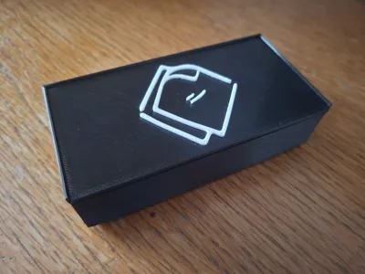 Portable napkin box