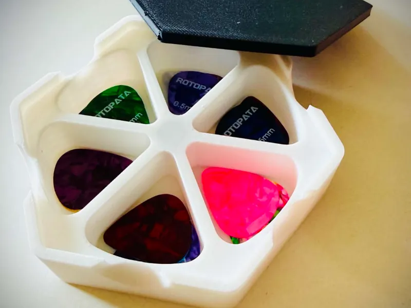 Magnetic box for guitar picker