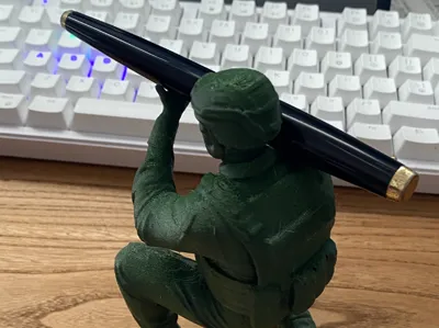 Soldier carrying RPG Pen Holder