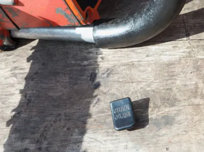 chain oiler button