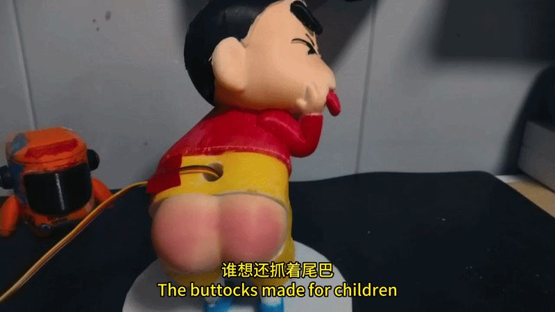 蜡笔小新ESP语音唤醒电臀舵机模型