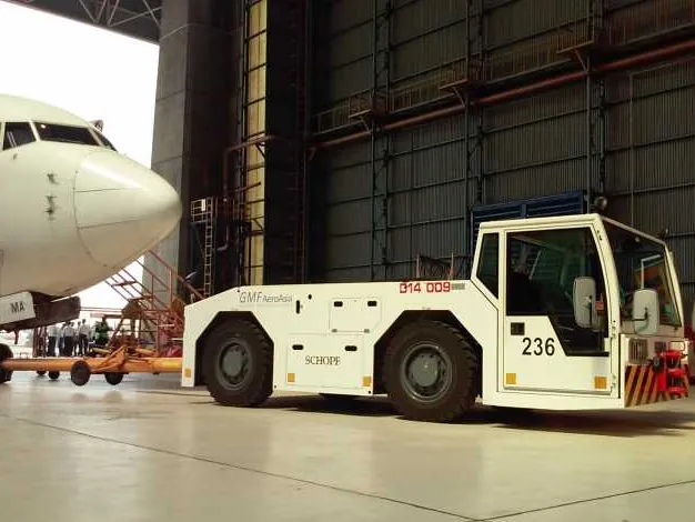 Small pushback tug